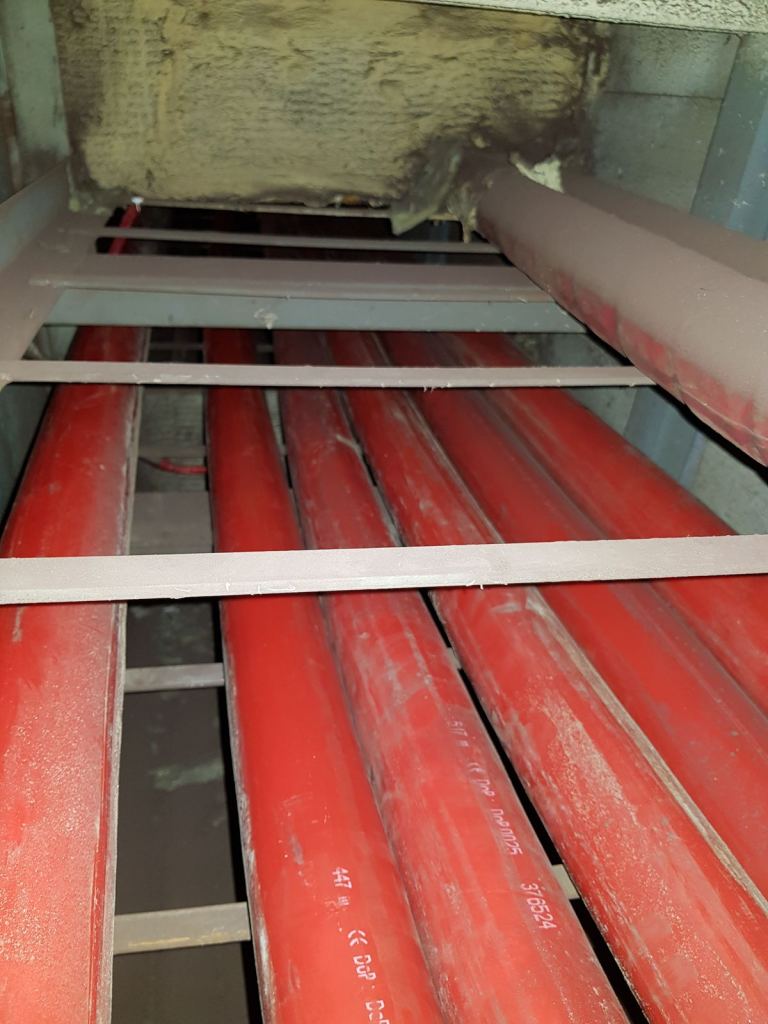 Middenspanningskabels op een kabelladderbaan
