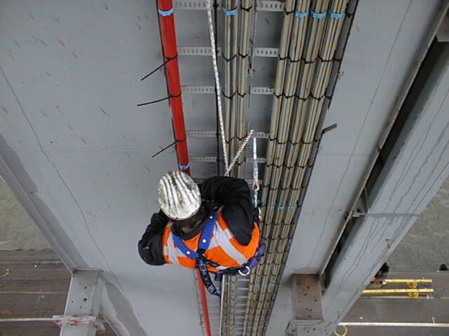 Bekabeling van een brugkraan