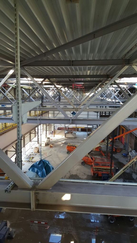 Staalconstructie van de nieuwe opslaghal